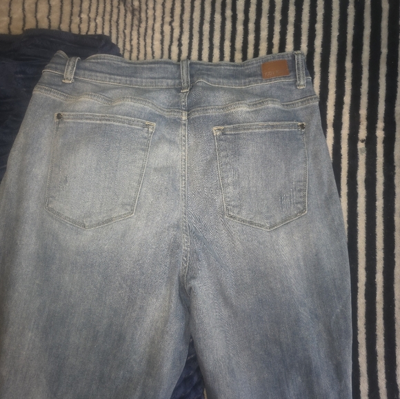 Size 20W Judy Blue Lighter Wash Jeans Relaxed Fit - Picture 8 of 9